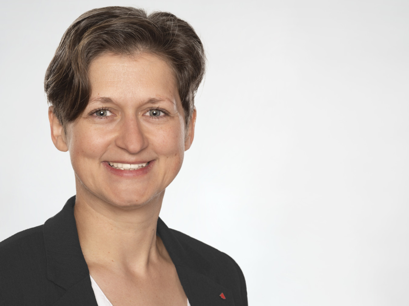 Portraitbild von Tanja Sailer – MEVA Ausbildungsleitung