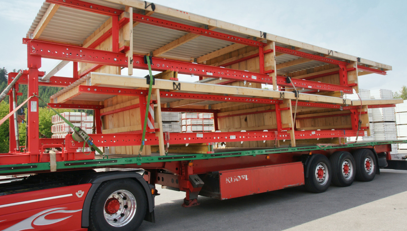 Pre-assembly formwork on a trailer