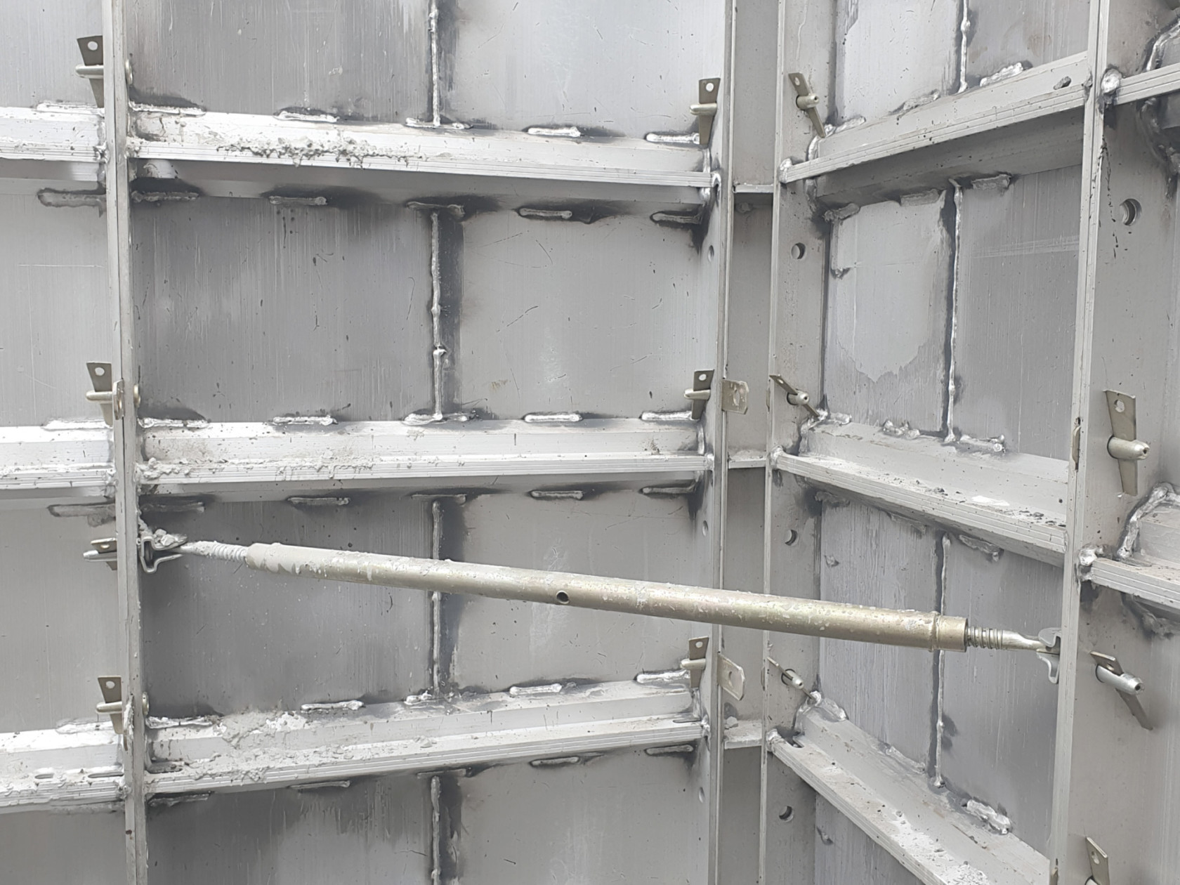 MonoFix-Formwork-Corner-Support