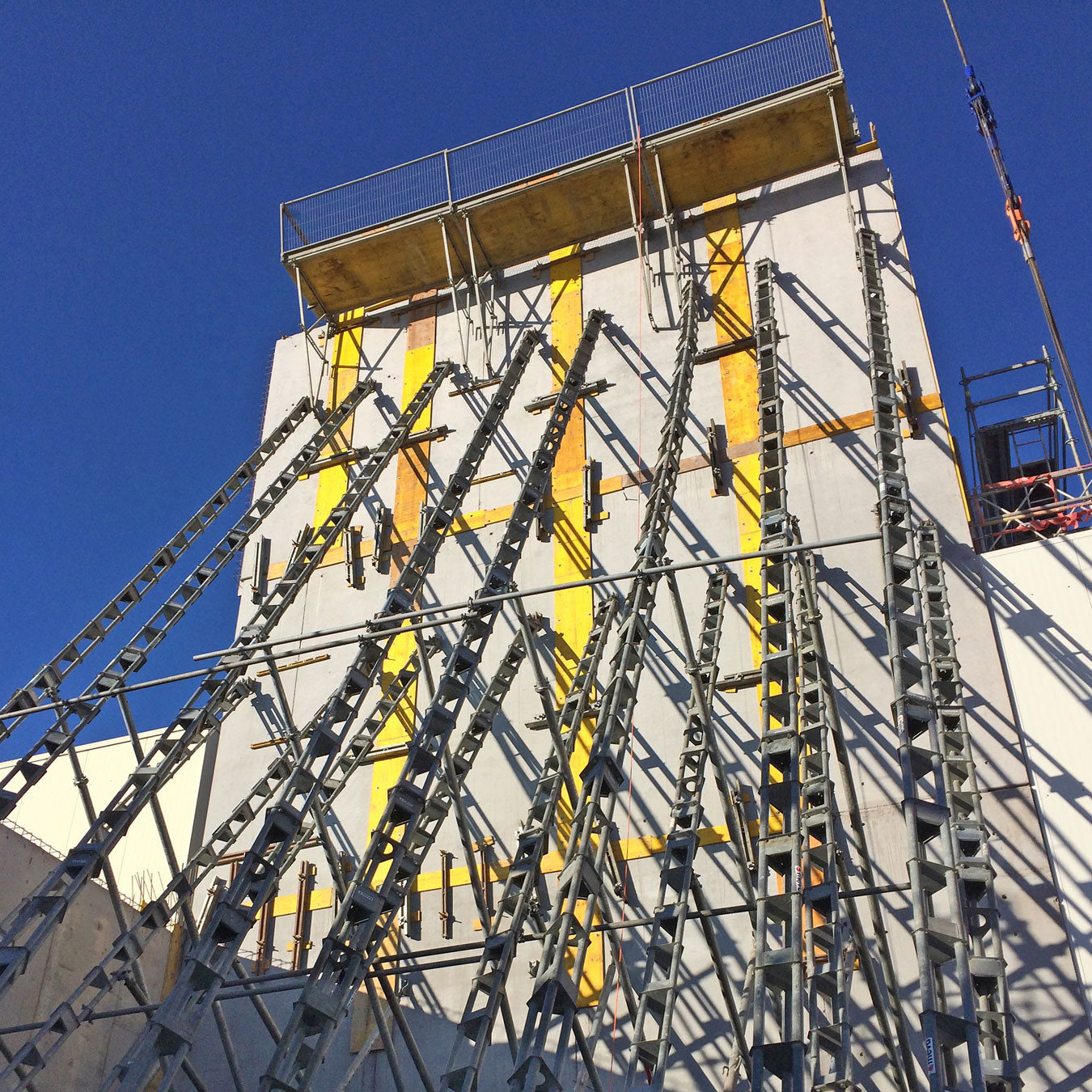 Formwork bracing on a tall wall