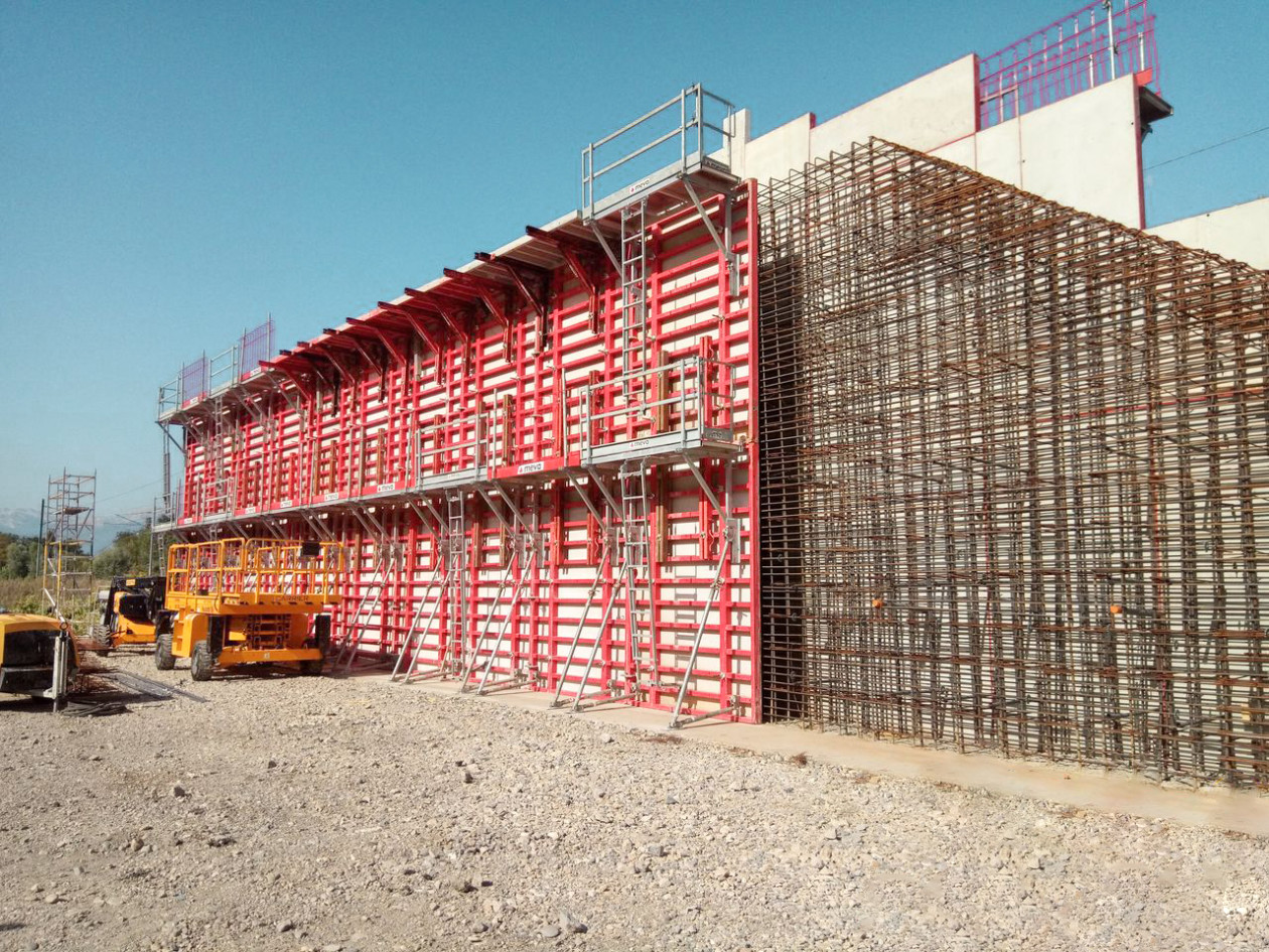 Bridge Abutment using large formwork structure