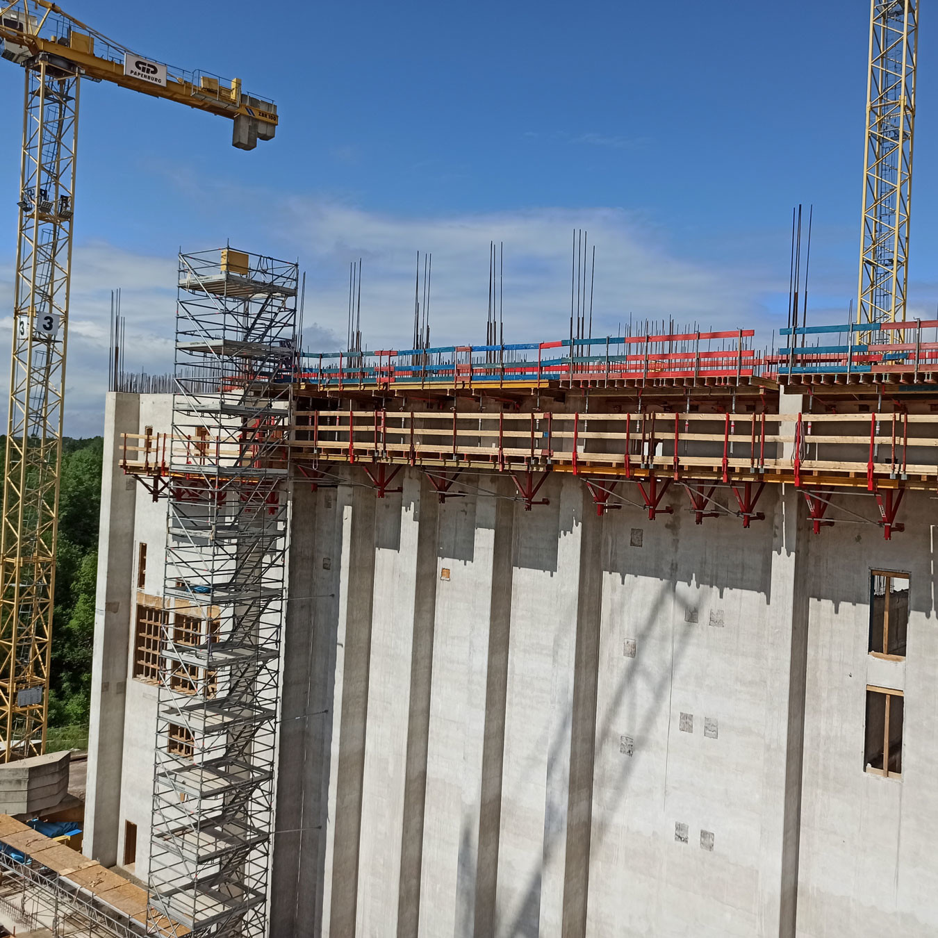 Climbing scaffolding attached to the top of a concrete wall
