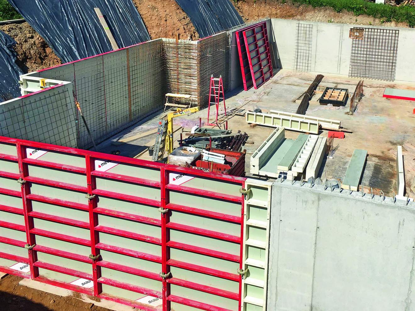 Gebrauchte StarTec Wandschalung im Einsatz auf Baustelle