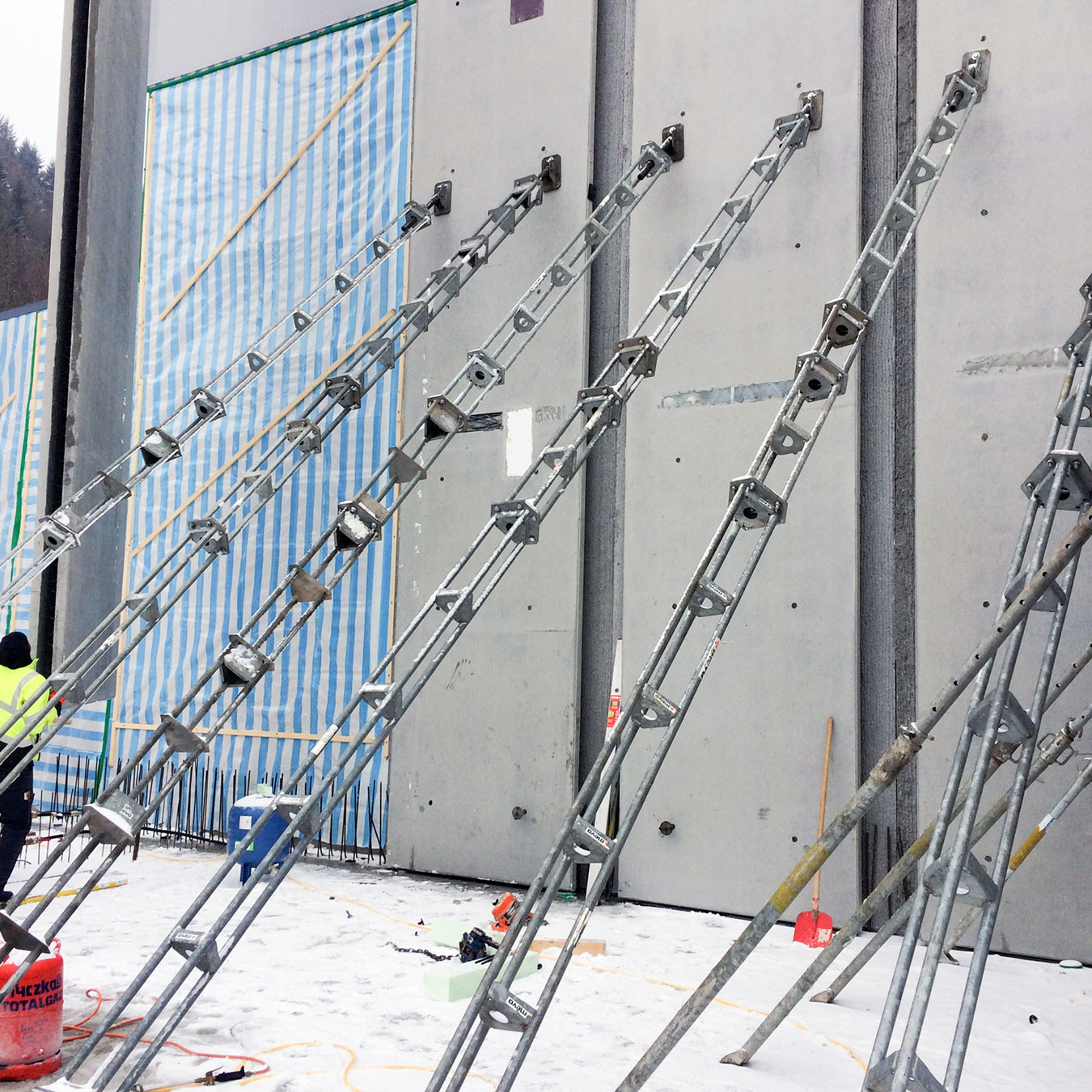 Formwork braces and props supporting a wall