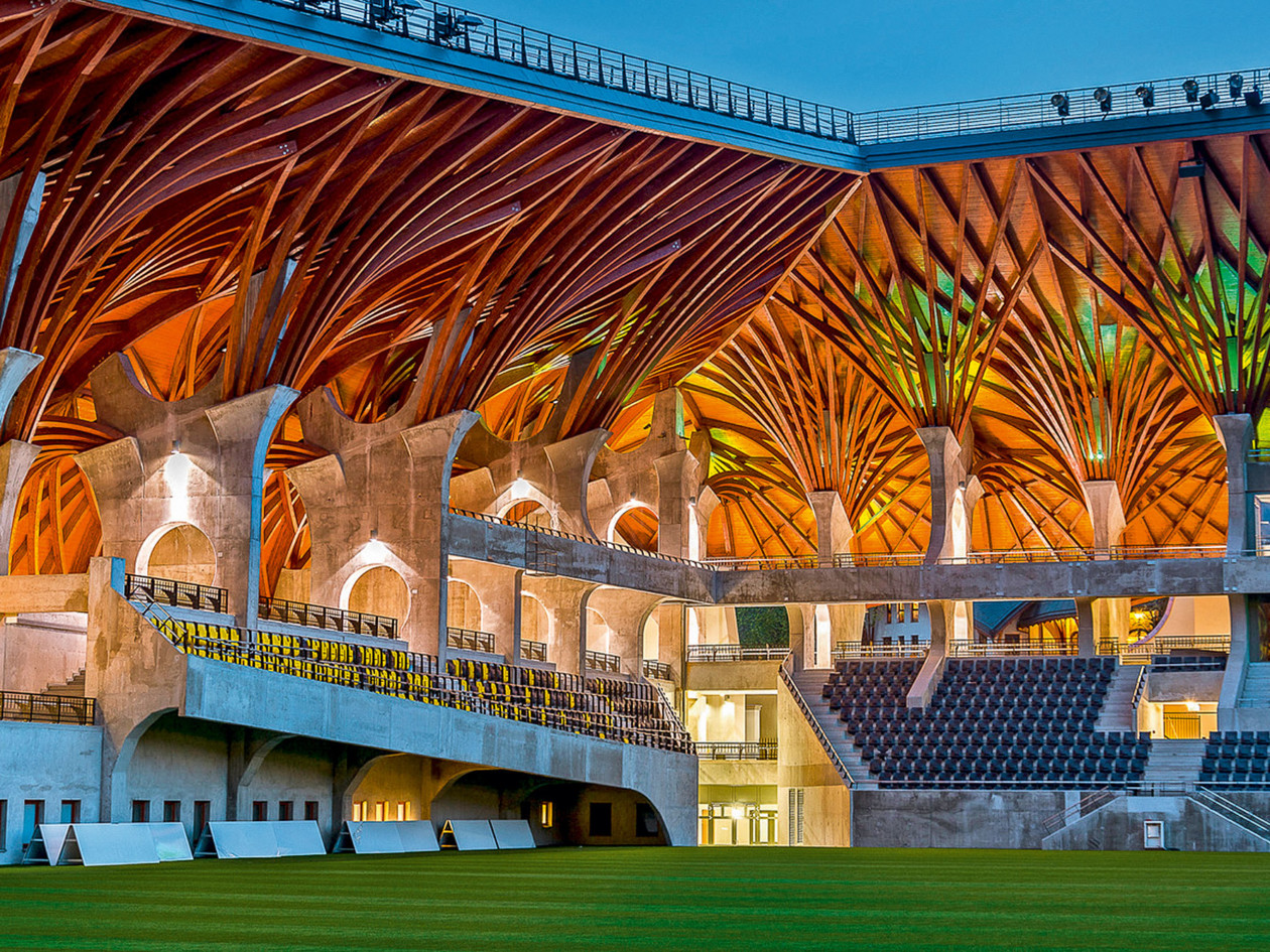 Special formwork construction using slab, wall and shoring systems at Pancho Stadium Hungary