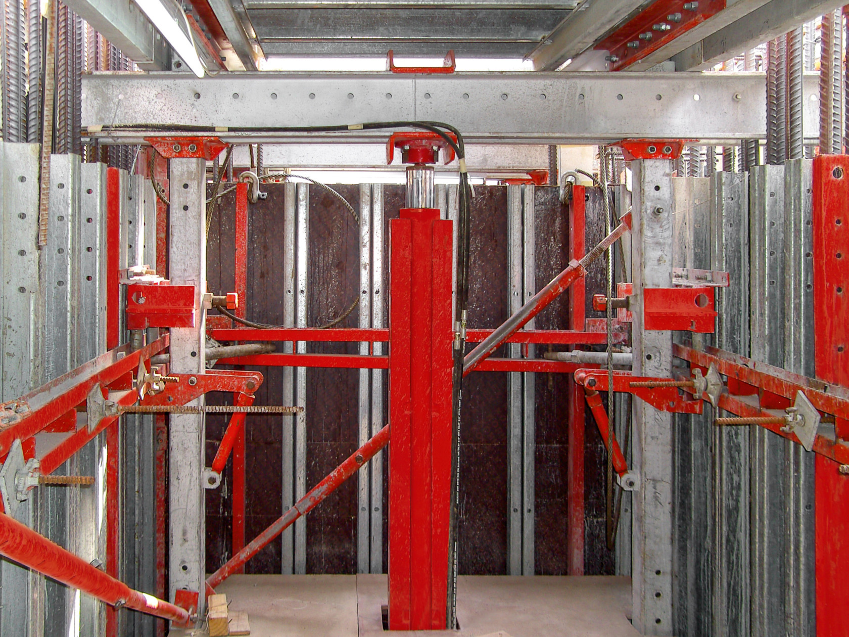Hydraulic systems within climbing formwork