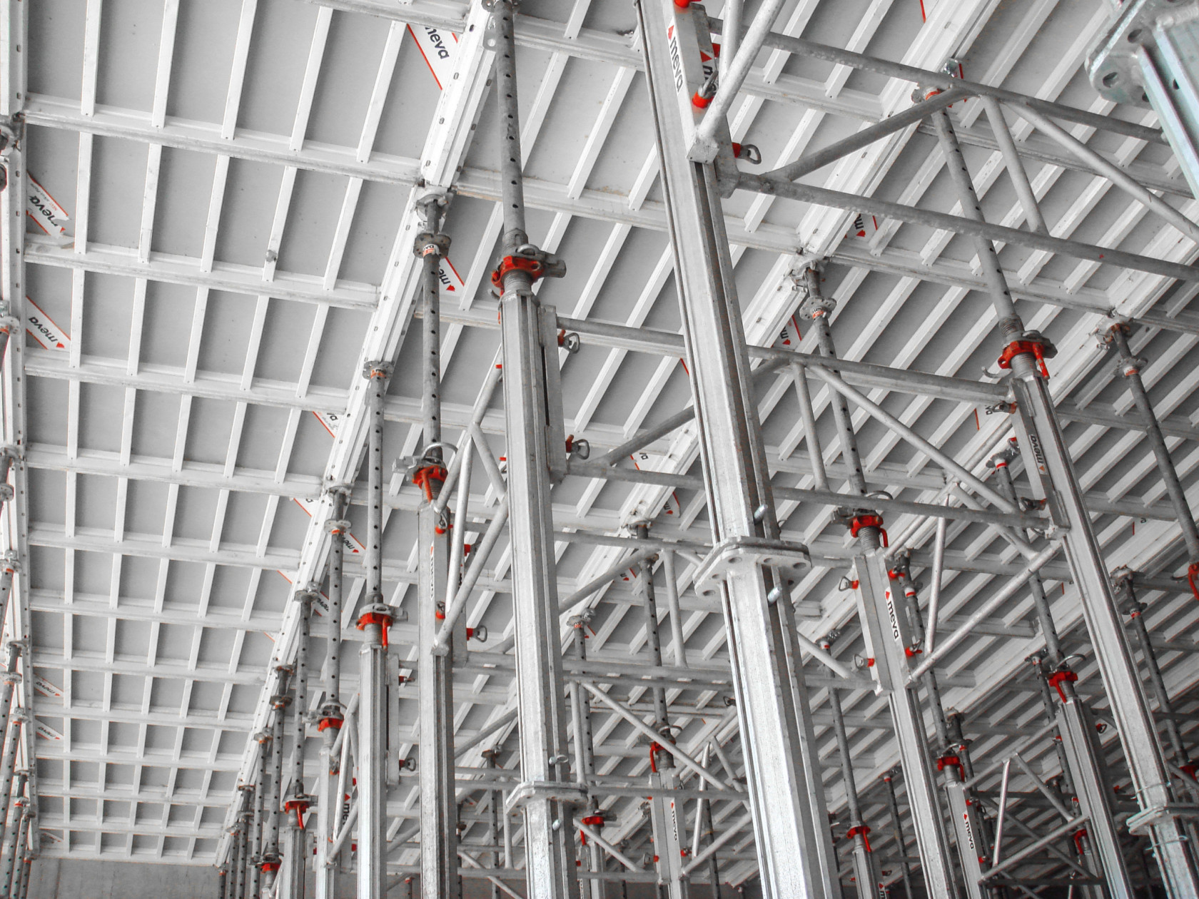 Drop head vertical shoring props