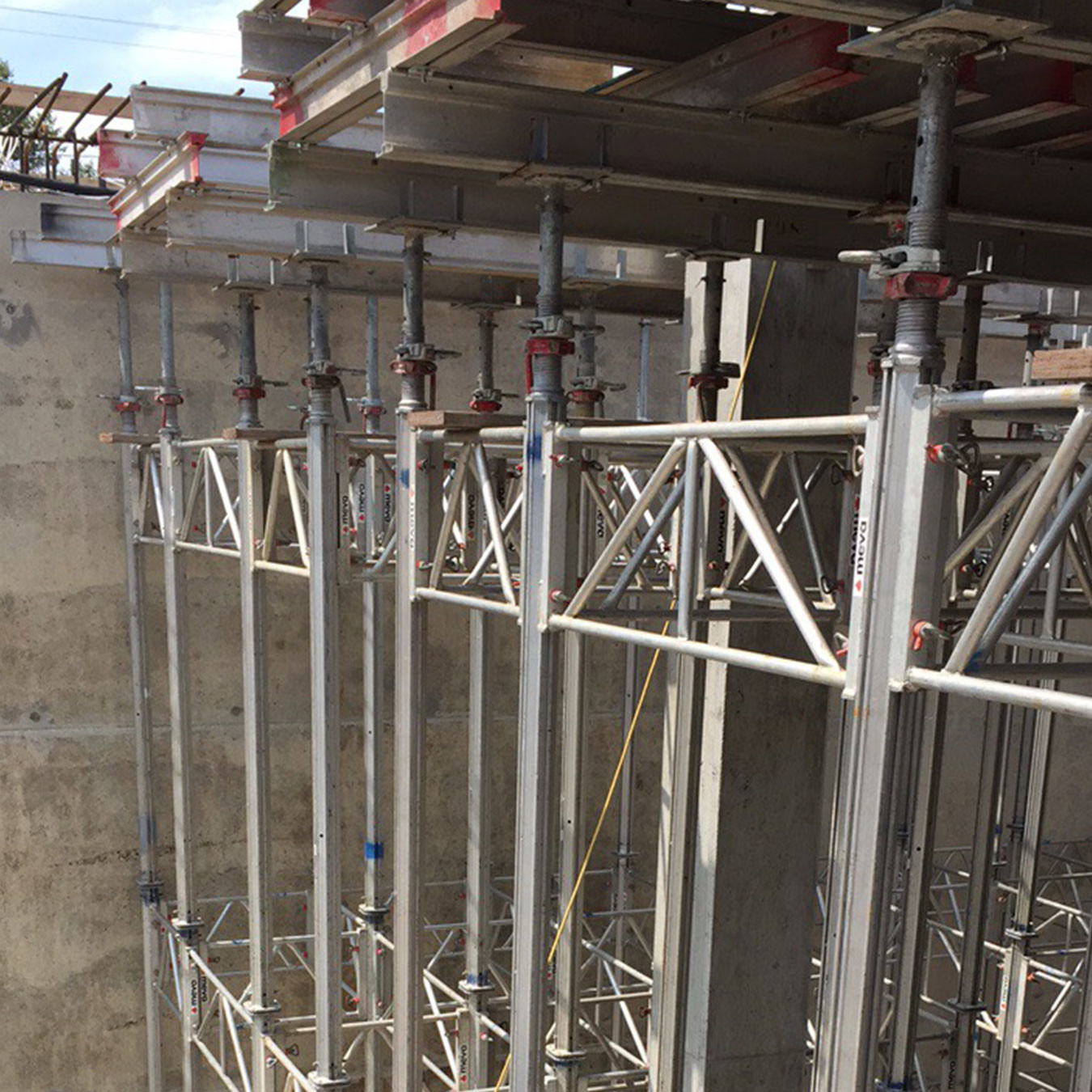 Props working in tandem with shoring towers