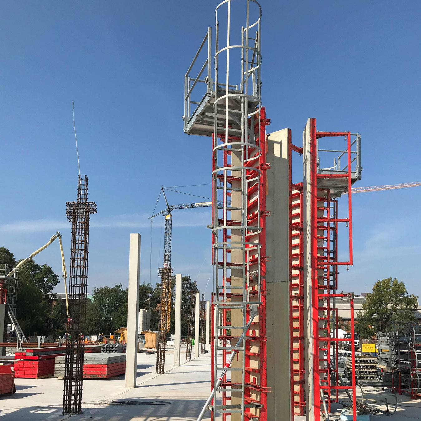 Column formwork supporting the construction of concrete columns
