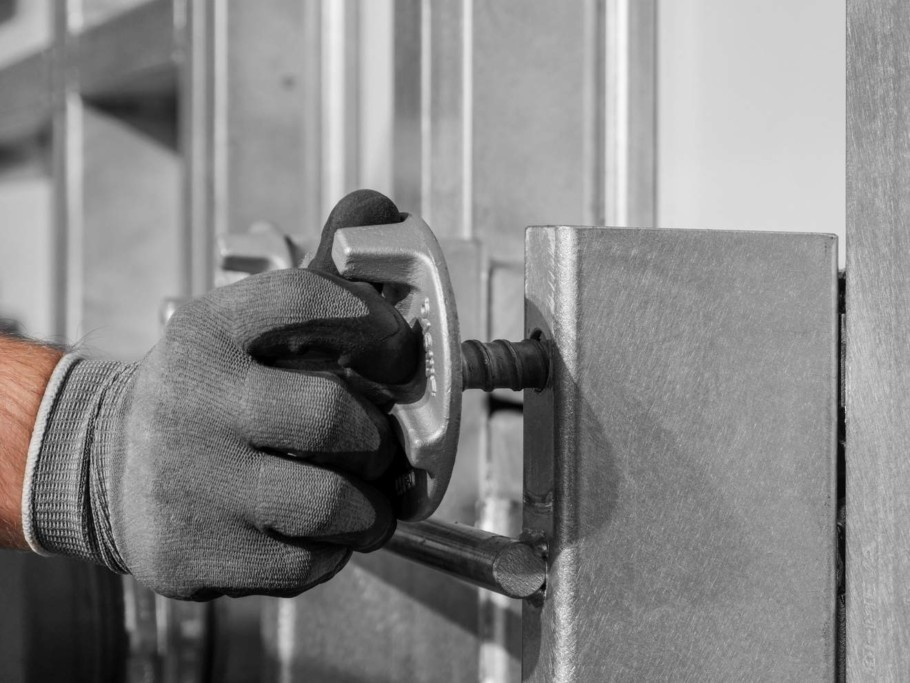 meva-flange-screw-accessory