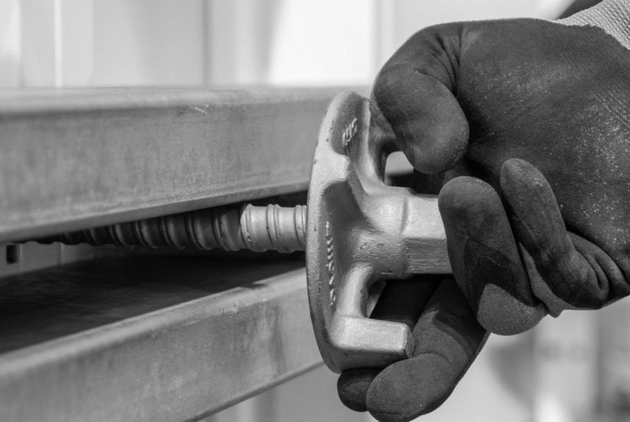 EcoAs flange screw being inserted