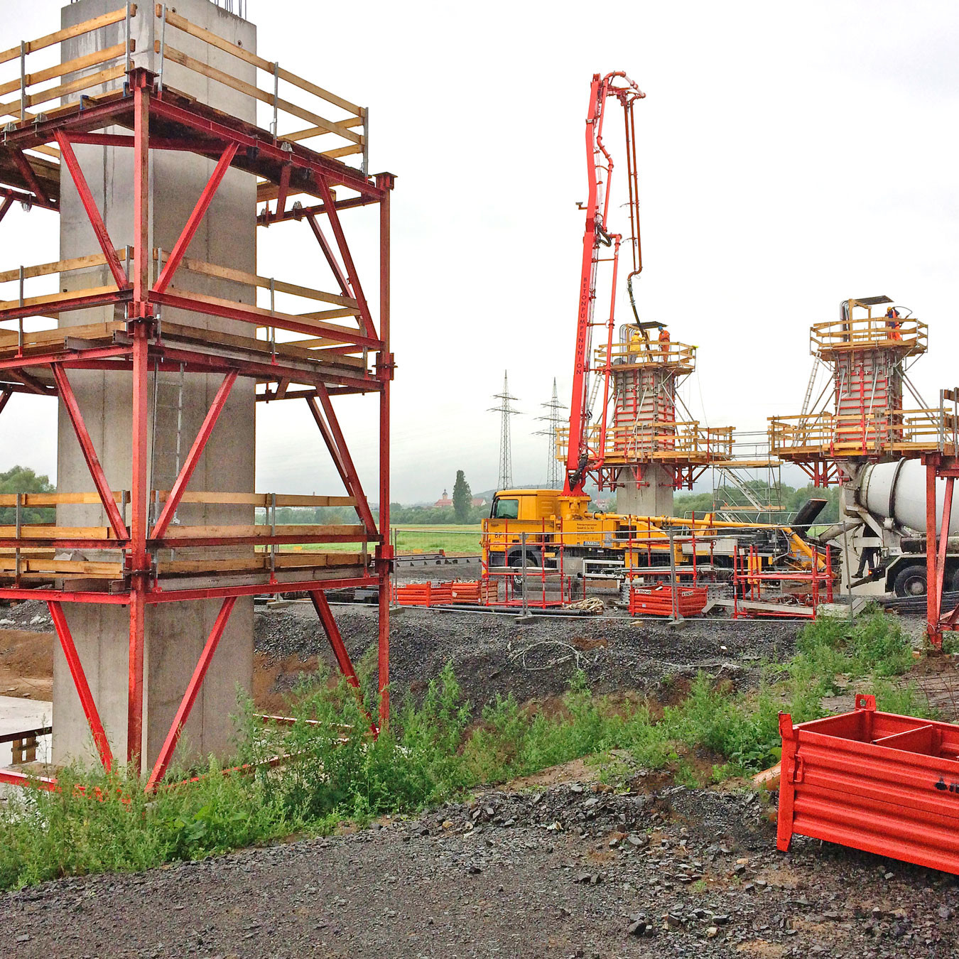 shoring towers enveloping