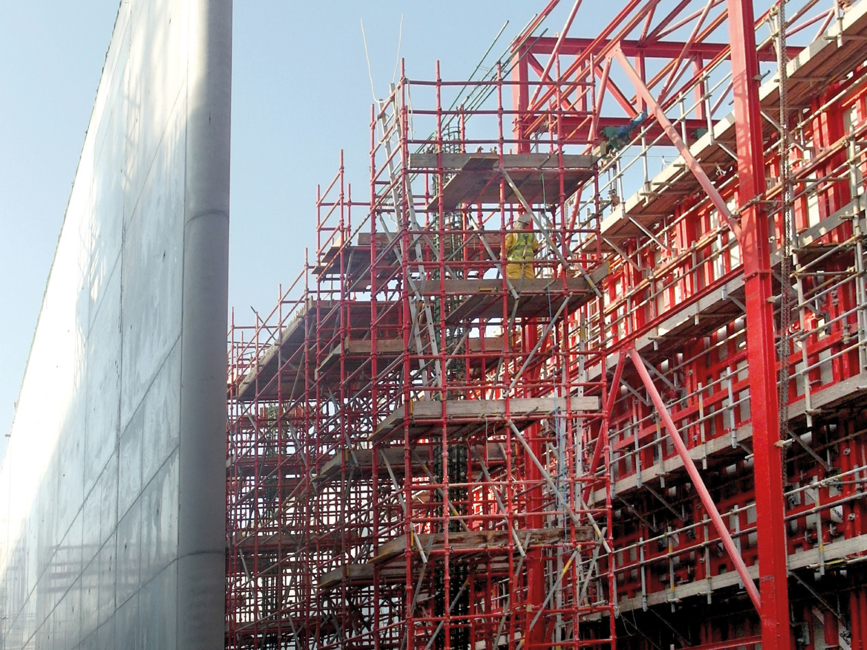 Wall formwork used to construct the worlds biggest reservoir in Qatar