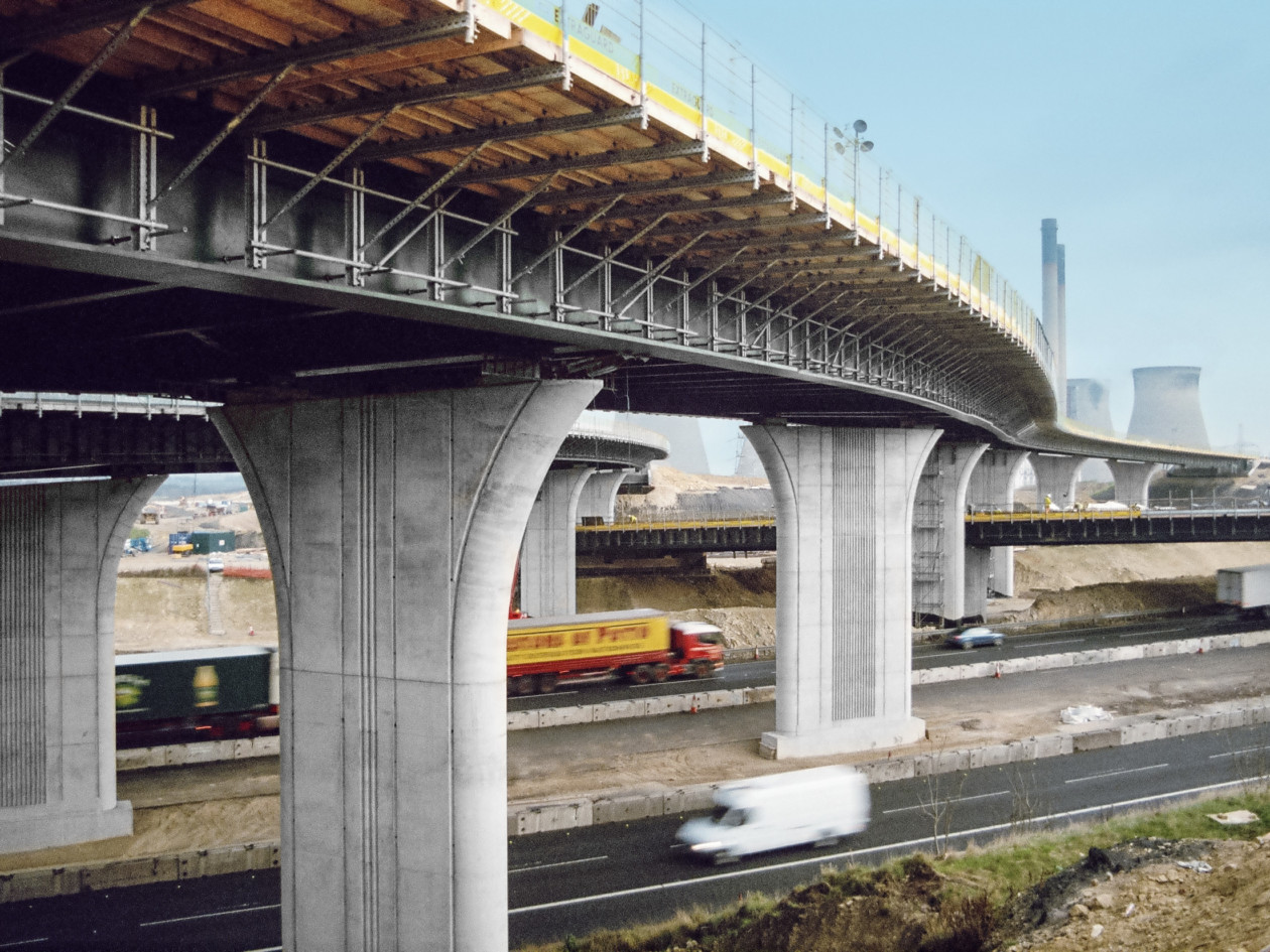 MEVA's bespoke formwork is used to build concrete bridge piers