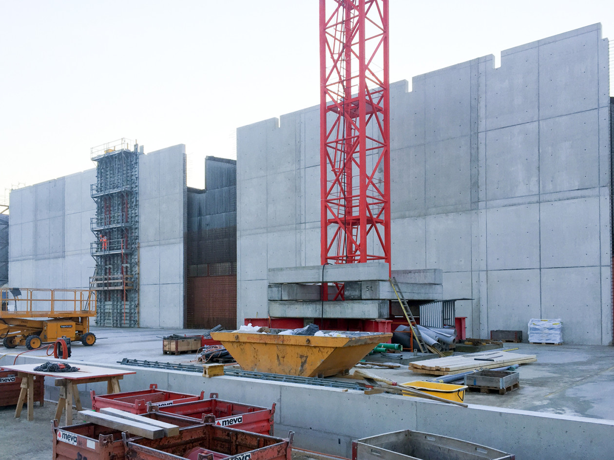 Mammat XT wall formwork systems alongside SecuritBasic for safety and security.