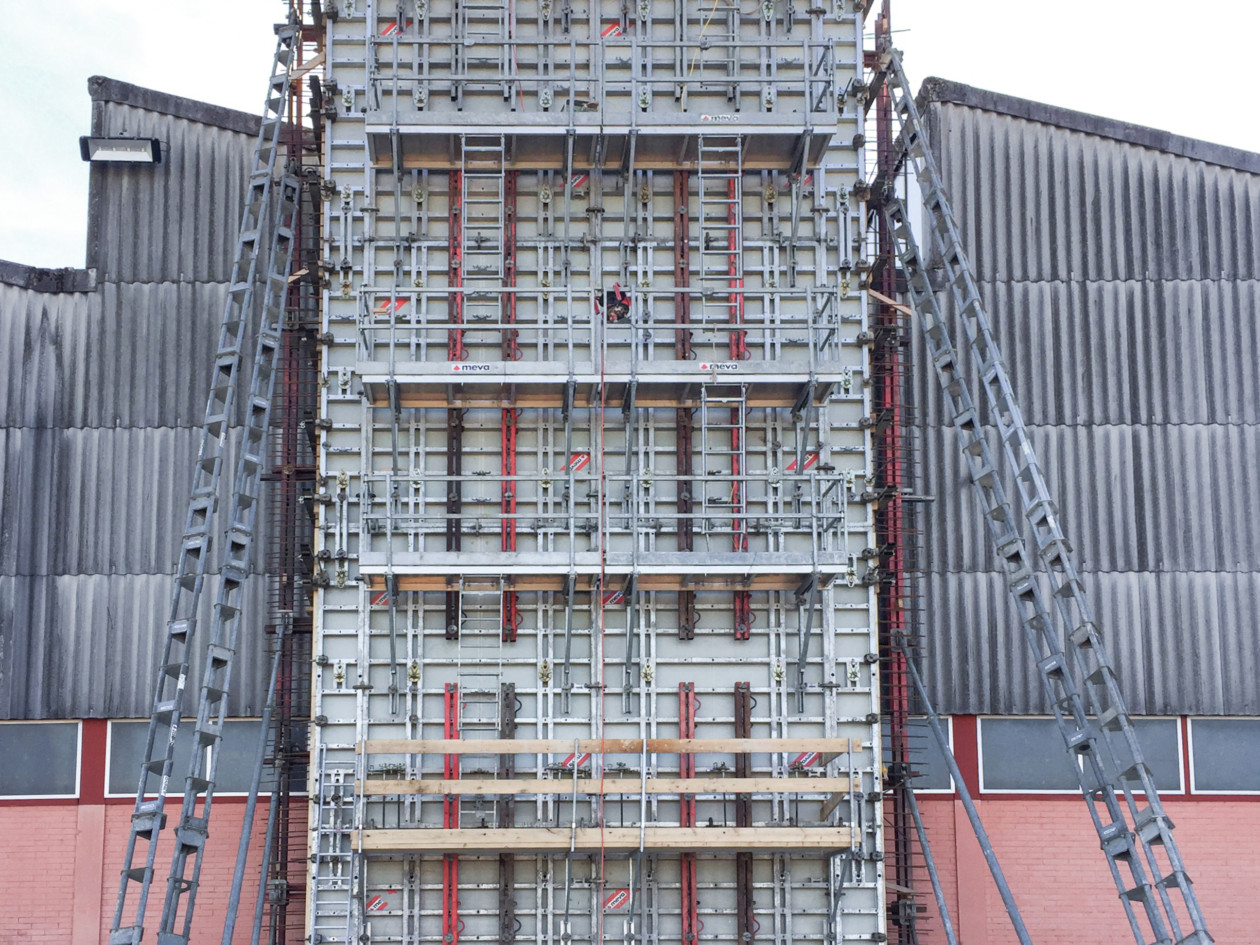 Back step method and bracing for formwork