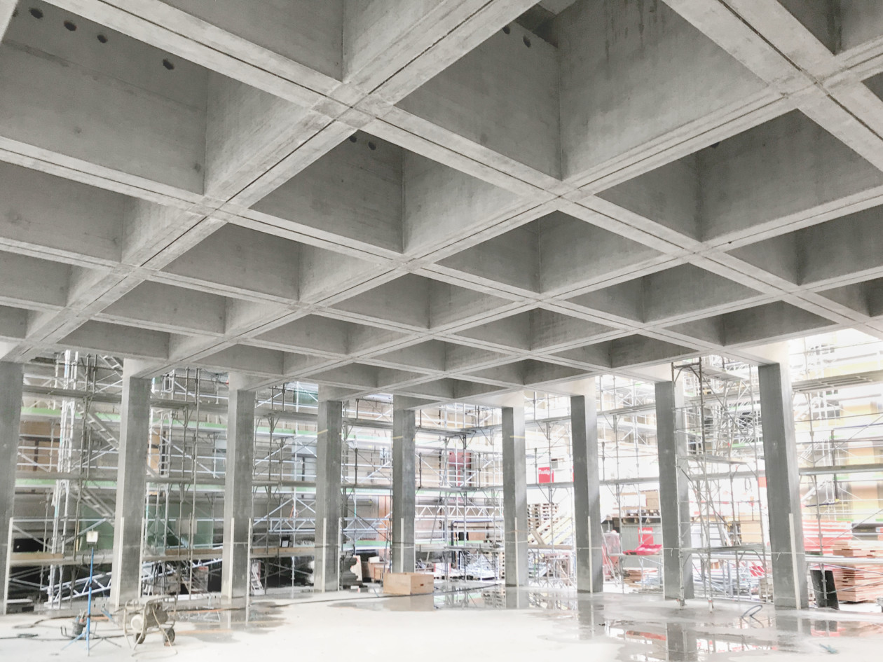 Quai Zurich construction process showing column and slab formwork