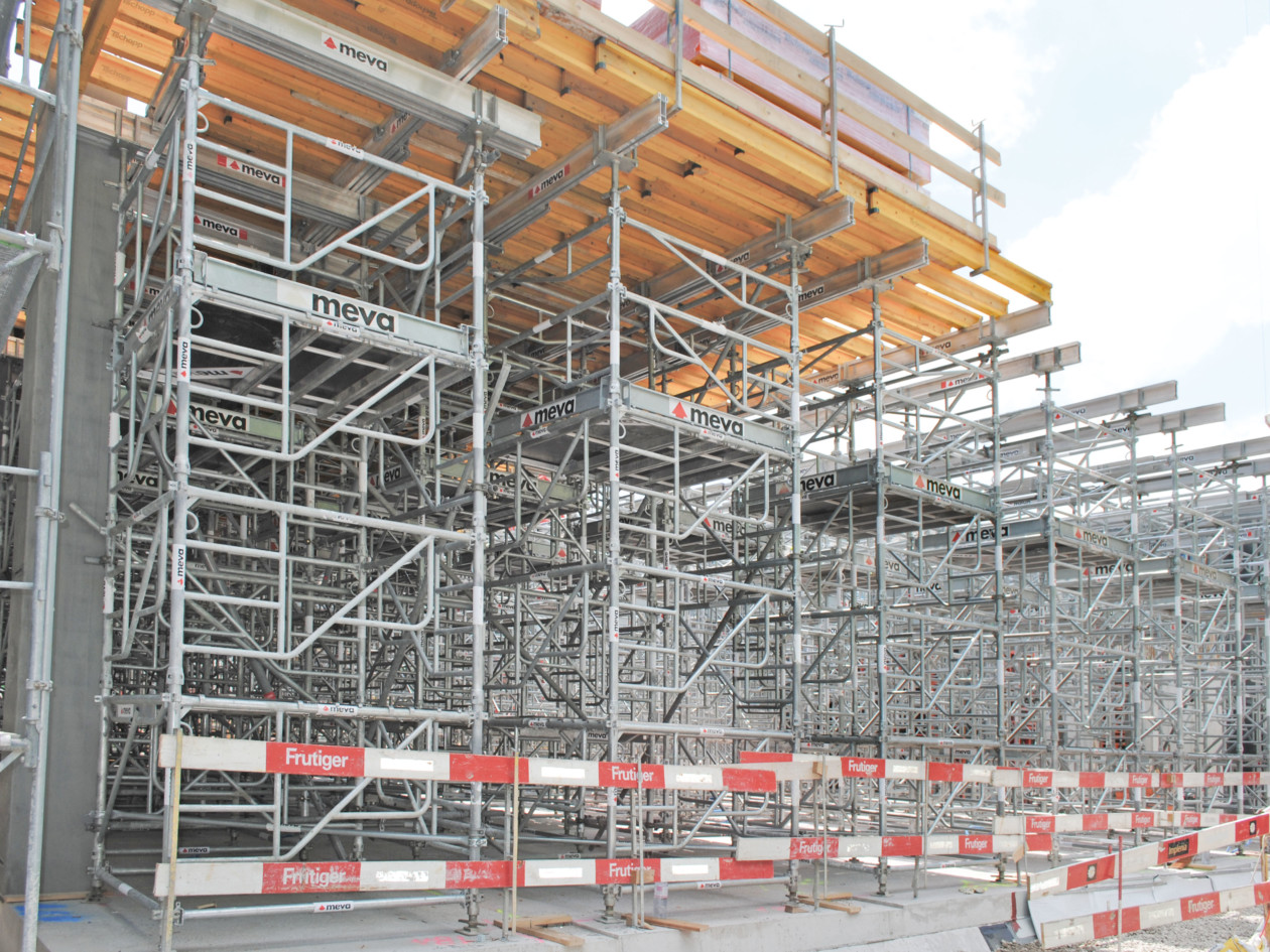 Early construction of auditorium using MT60 Shoring